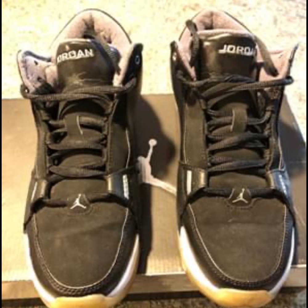 Boys Jordan hoop lows